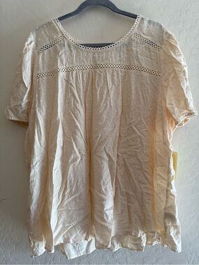 Flower & Feather, 3X, Swiss dot peasant blouse with crochet detail
